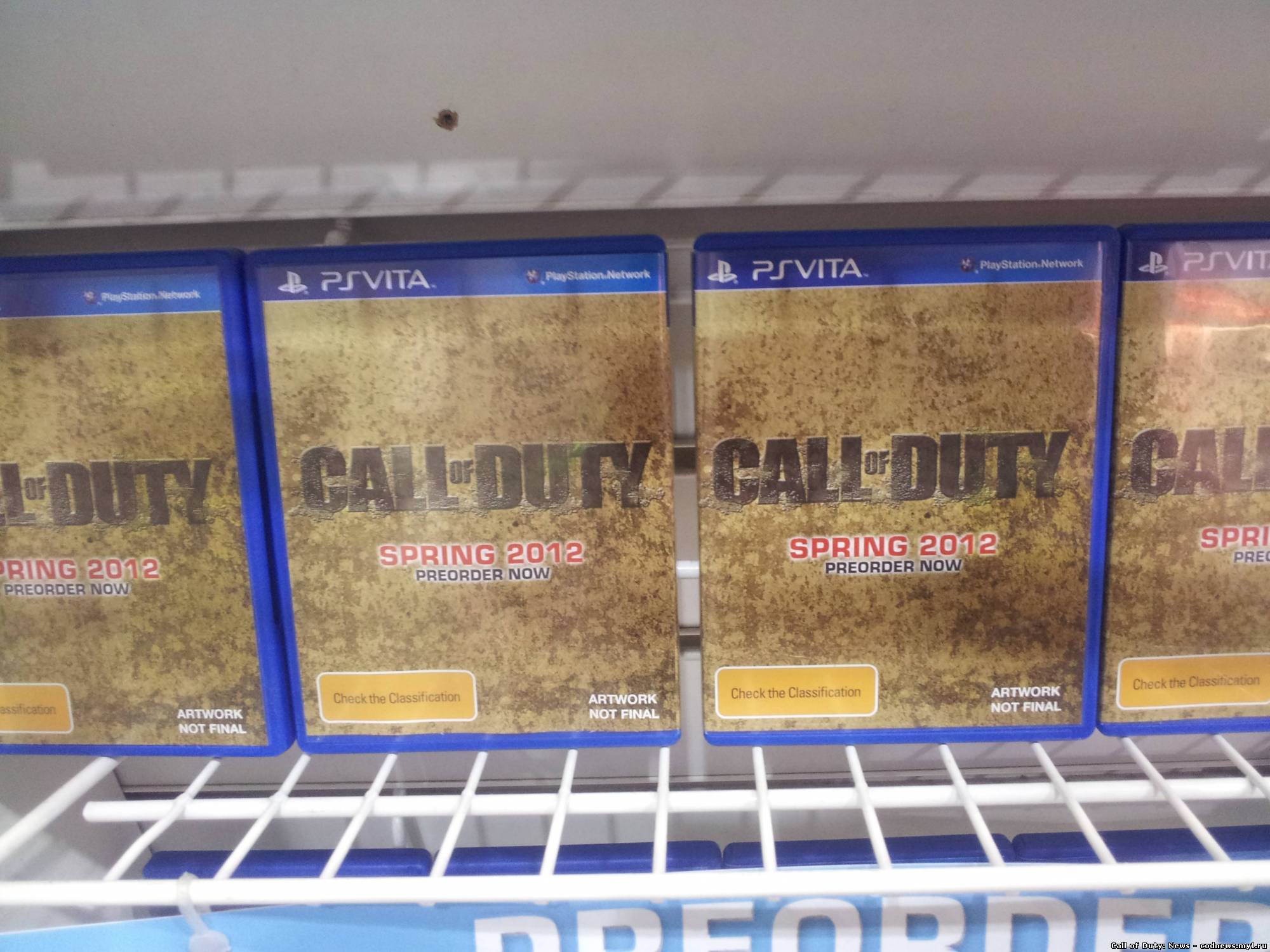 Фотография упаковок Call of Duty для PS Vita